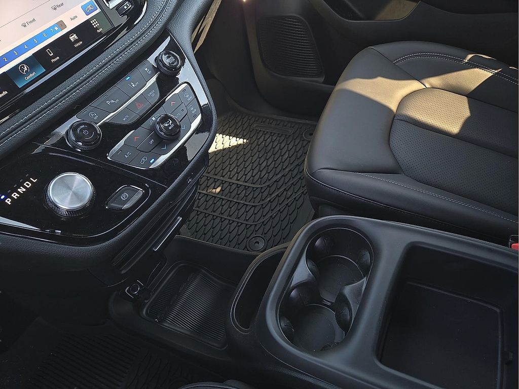 New 2026 Chrysler Pacifica For Sale in Farmington, AR