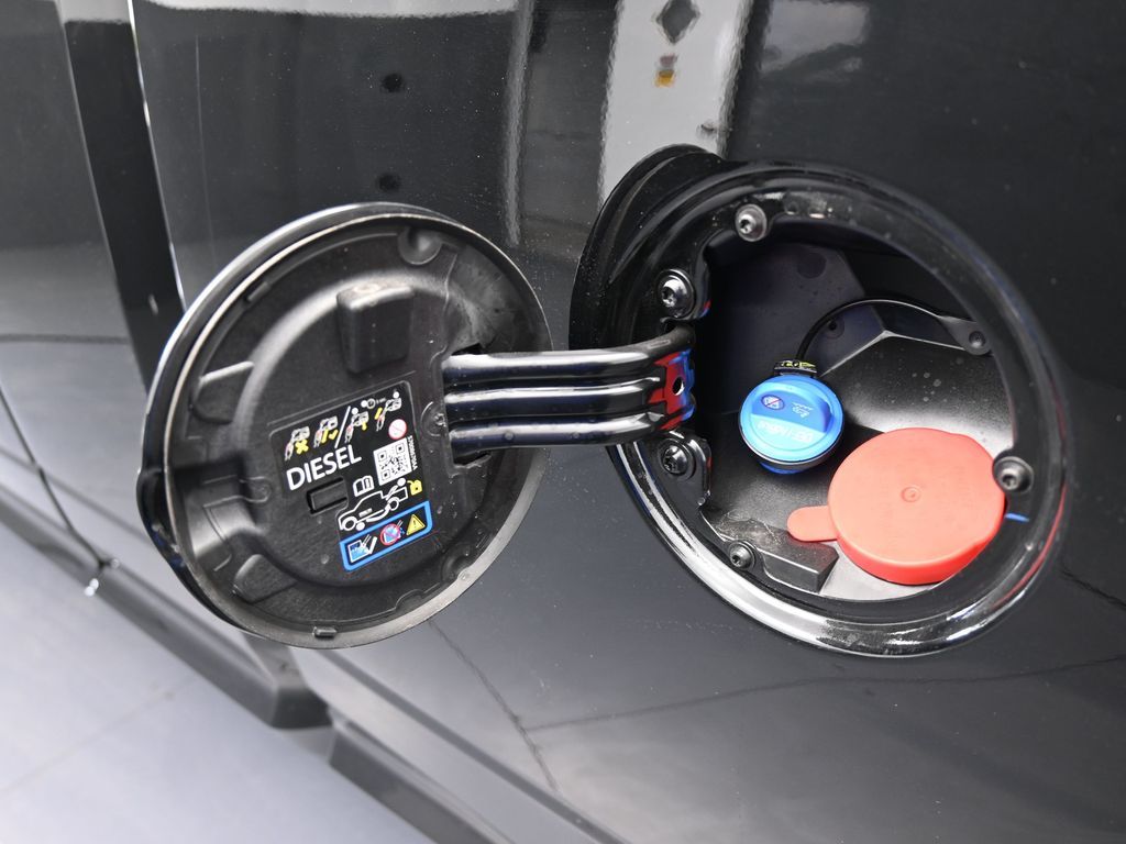 New 2026 Diamond Black Crystal Pearlcoat Ram Laramie image 33