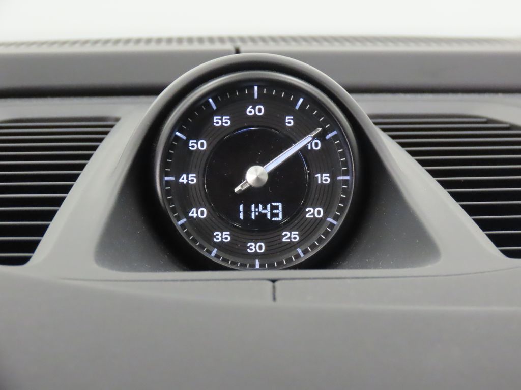 Thumbnail: 2024 Porsche Macan - 26