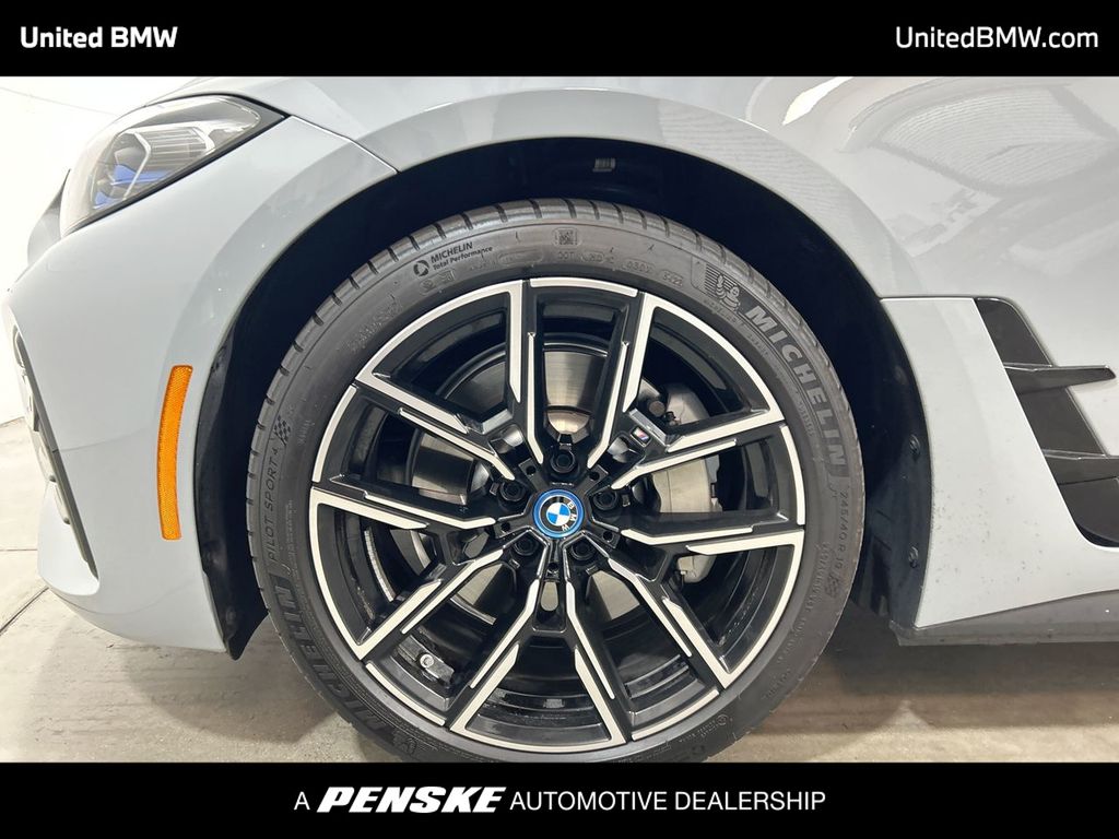 Thumbnail: 2023 BMW i4 - 10