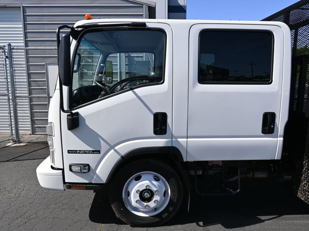 2024 Isuzu NPR HD 