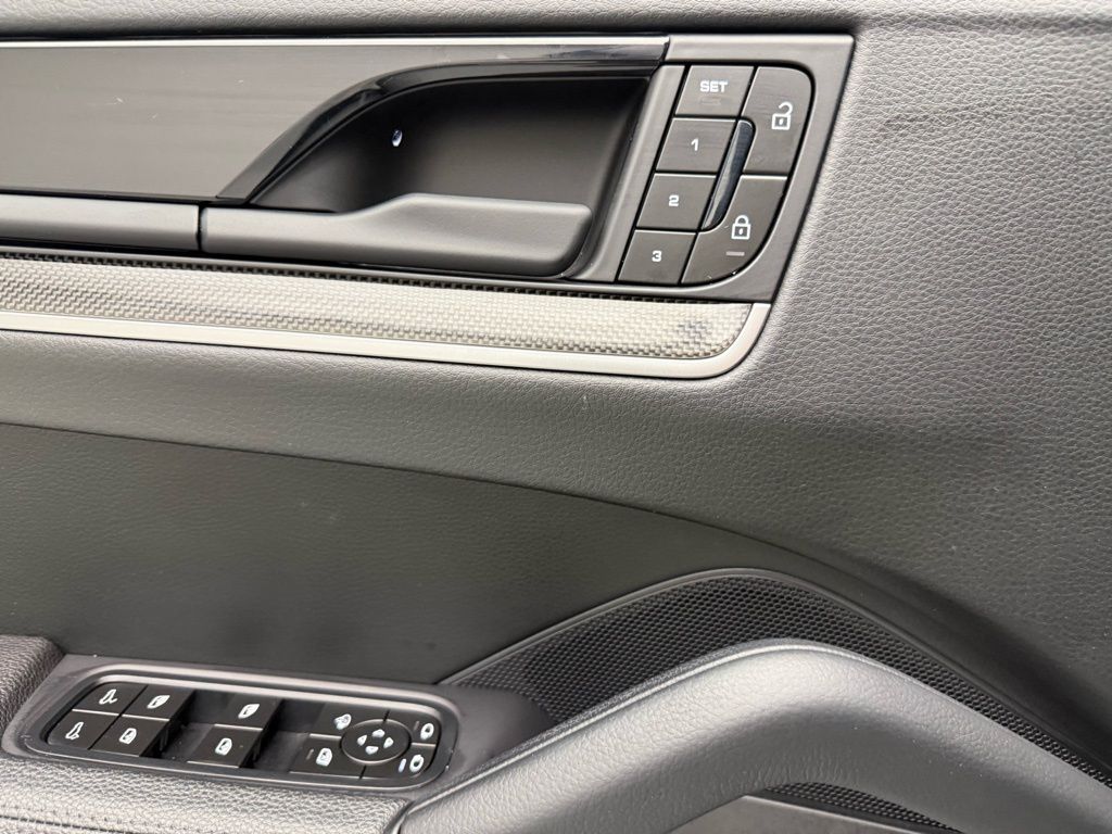 Thumbnail: 2024 Porsche Cayenne - 20