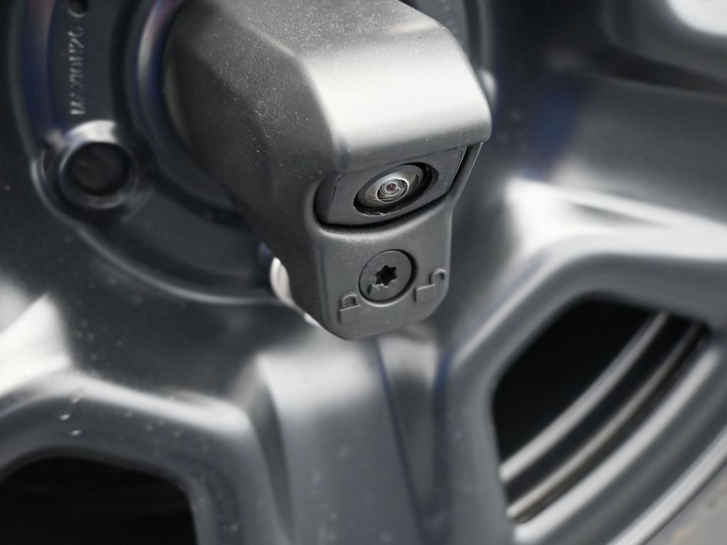 New 2026 Granite Crystal Metallic Clearcoat Jeep Sport image 27