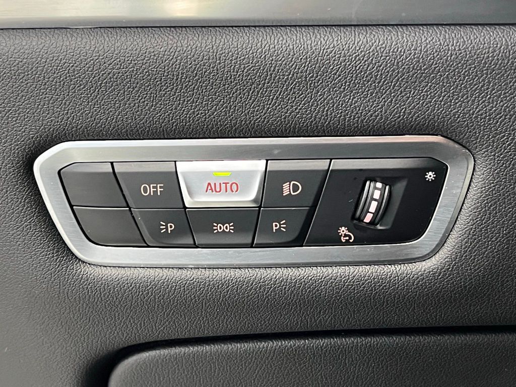 Thumbnail: 2023 BMW X7 - 21