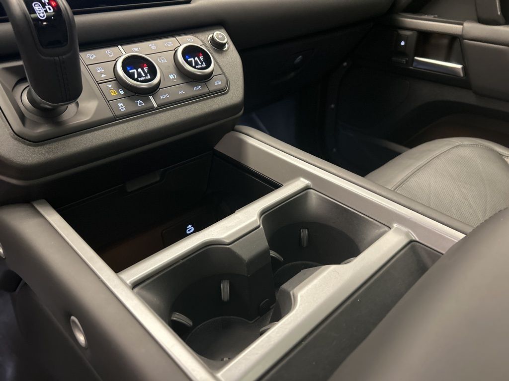 Thumbnail: 2025 Land Rover Defender - 21