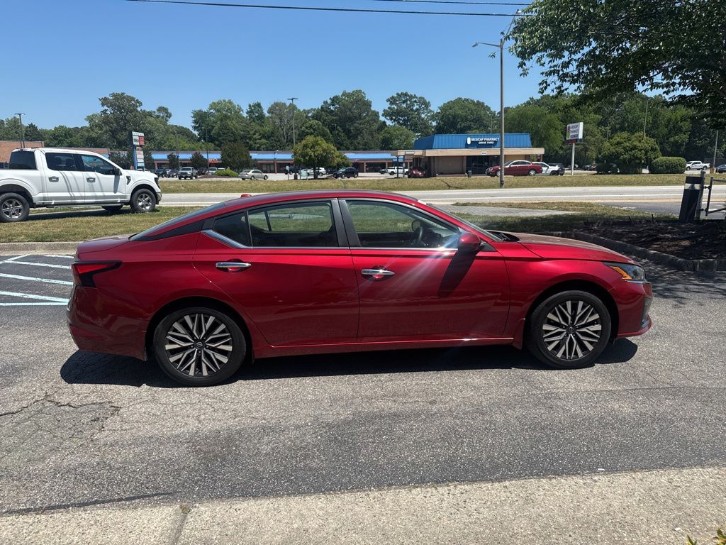 View vehicle photo 7