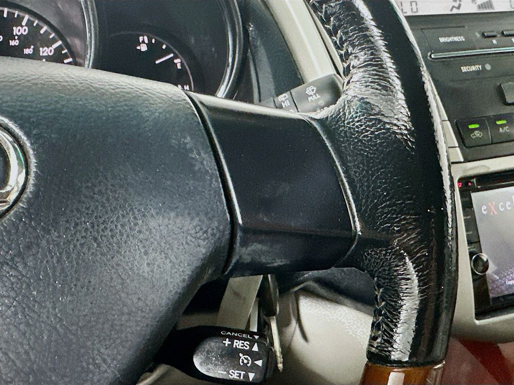 Used 2005 Black Lexus 330 image 25