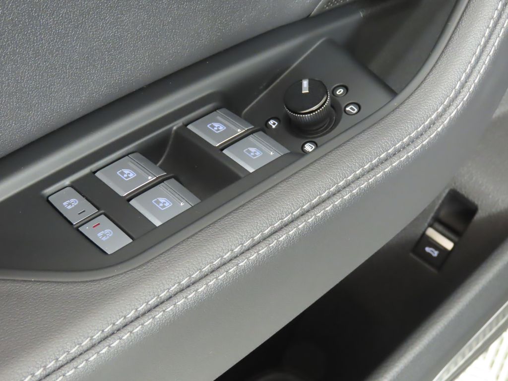 Thumbnail: 2024 Audi Q8 e-tron - 30