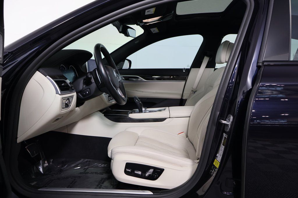 Thumbnail: 2019 BMW 7 Series - 10