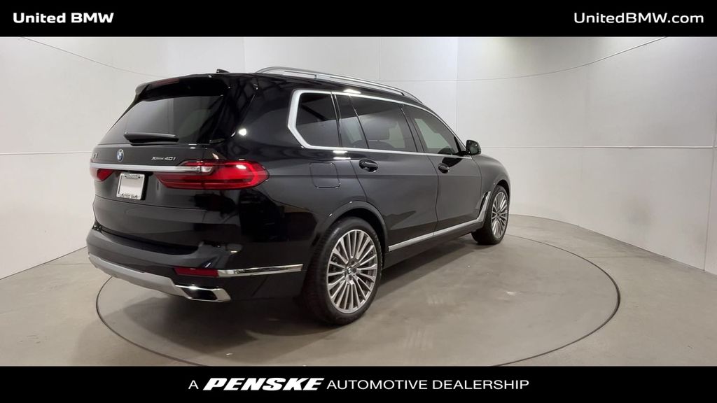 2022 BMW X7 xDrive40i 8