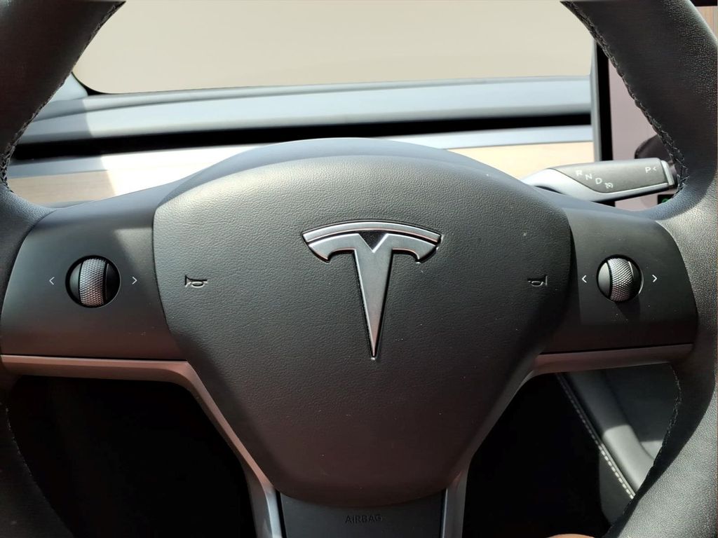TeslaModel Y12