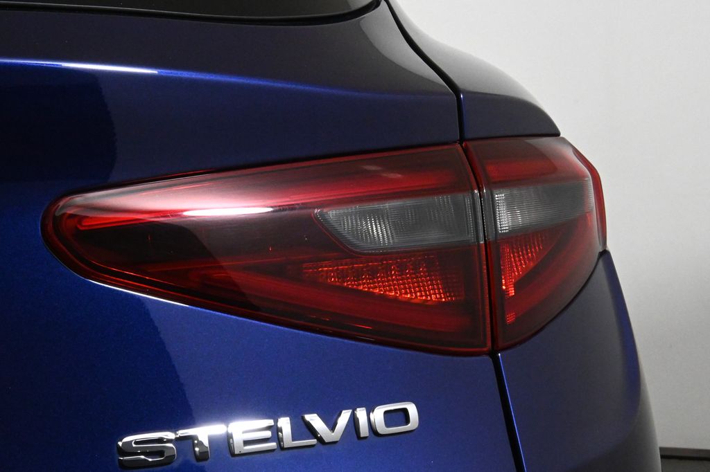 2021 Alfa Romeo Stelvio  14