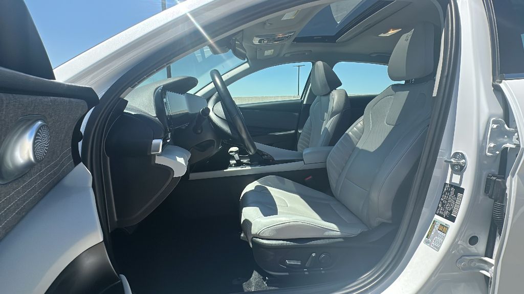 2025 Hyundai Elantra Limited White at Baytown Hyundai