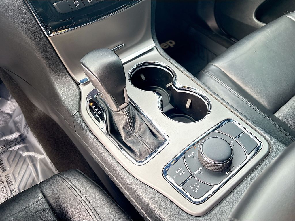 Used 2022 Black Jeep Limited image 17