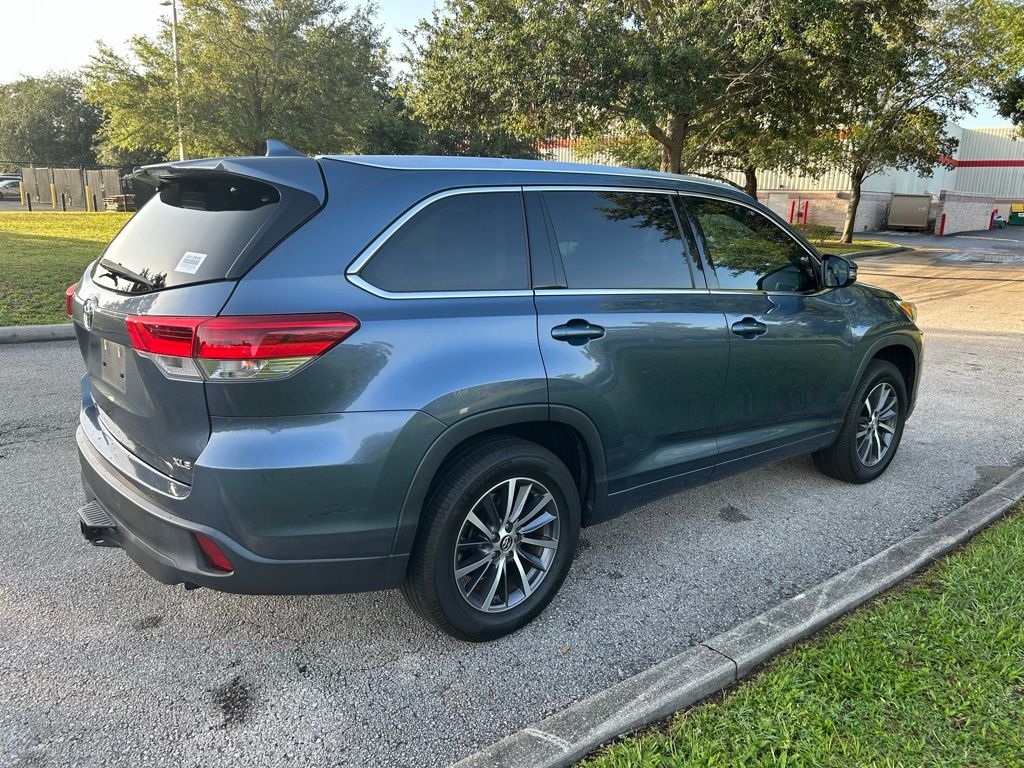 2017 Toyota Highlander SE 5