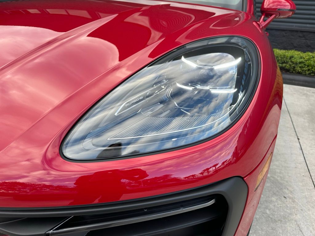 Thumbnail: 2026 Porsche Macan - 13