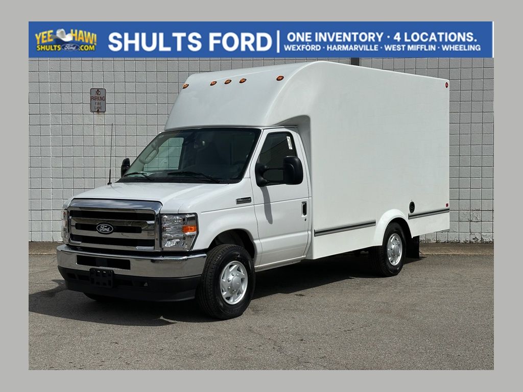 Oxford White 2027 Ford E-Series Chassis Pickup Truck Rear-Wheel Drive 6-Speed Automatic