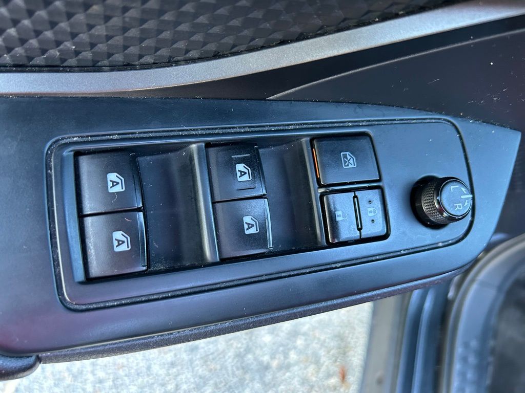 Thumbnail: 2019 Toyota C-HR - 16