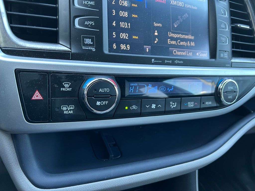 2019 Toyota Highlander Limited 28