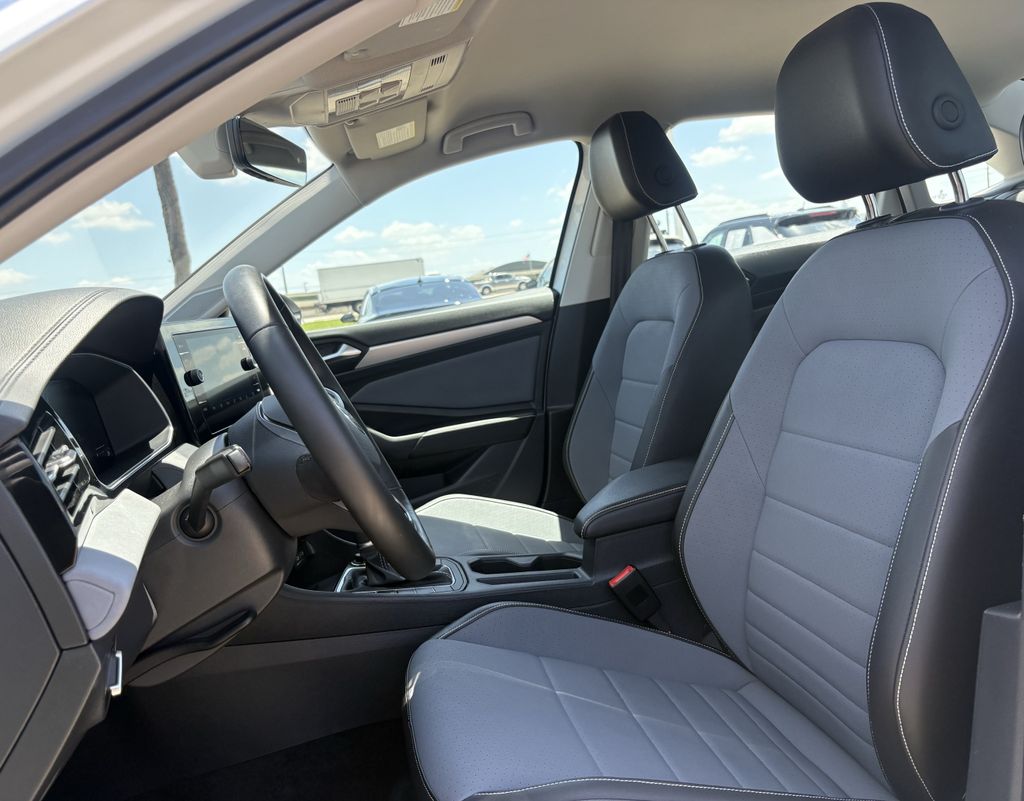 2025 Volkswagen Jetta 1.5T SE - 11