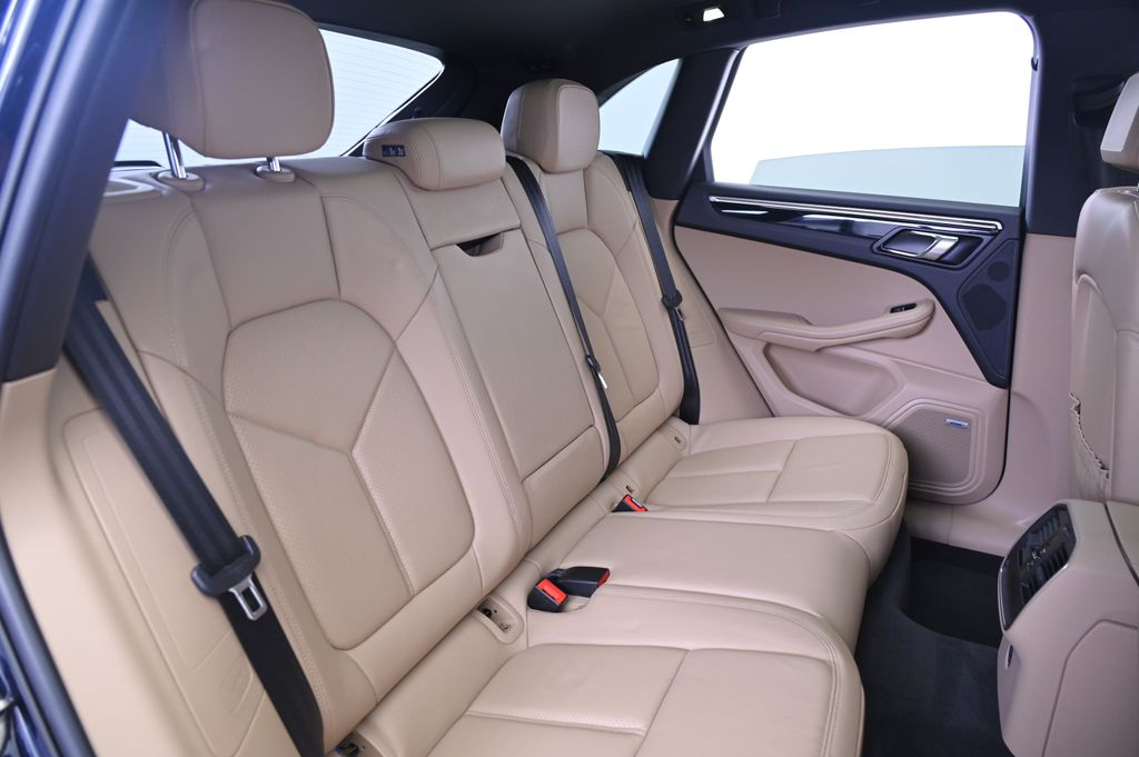 Thumbnail: 2021 Porsche Macan - 23
