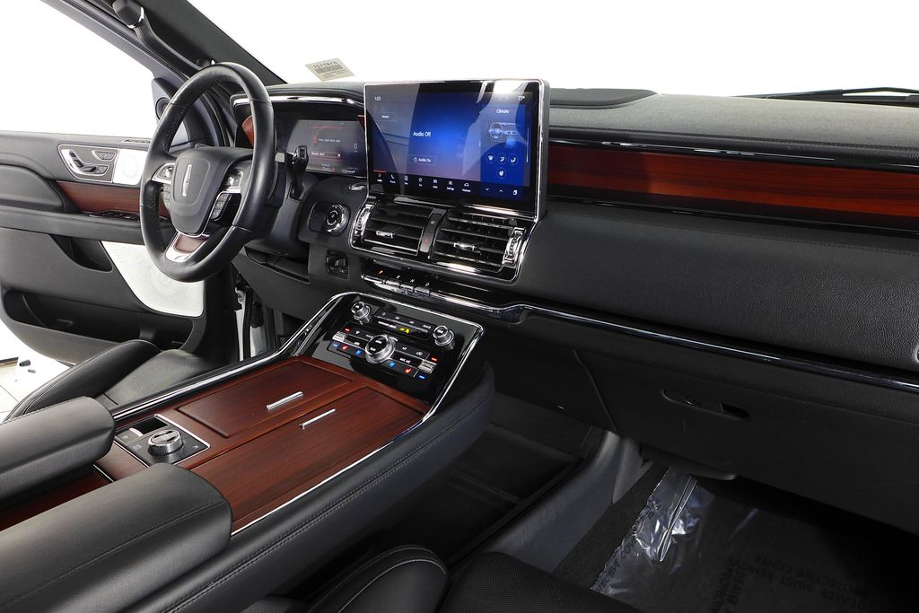 Thumbnail: 2023 Lincoln Navigator - 13