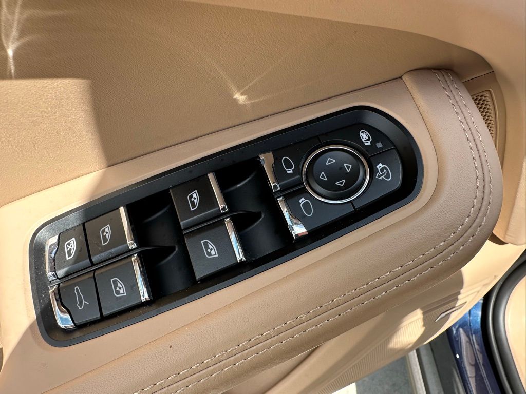 Thumbnail: 2021 Porsche Macan - 20