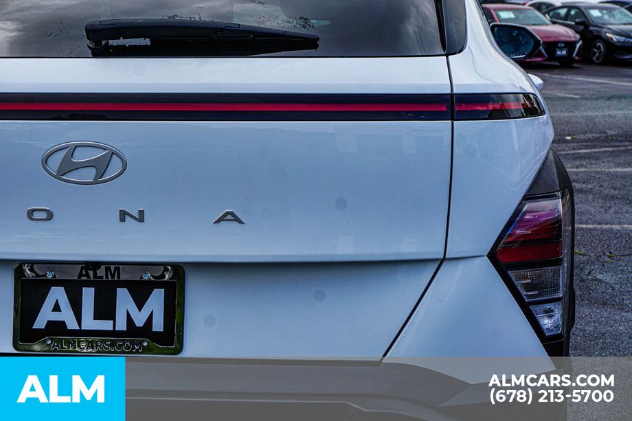 Used 2024 White Hyundai SEL image 13
