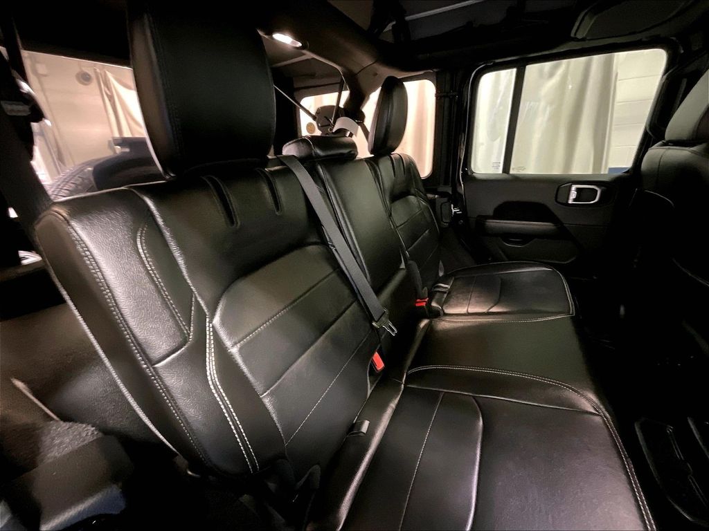 2023 Jeep Wrangler — photo 16