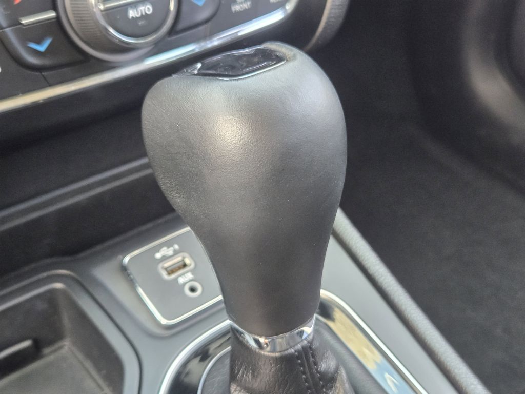 used 2020 Jeep Cherokee car, priced at $19,492