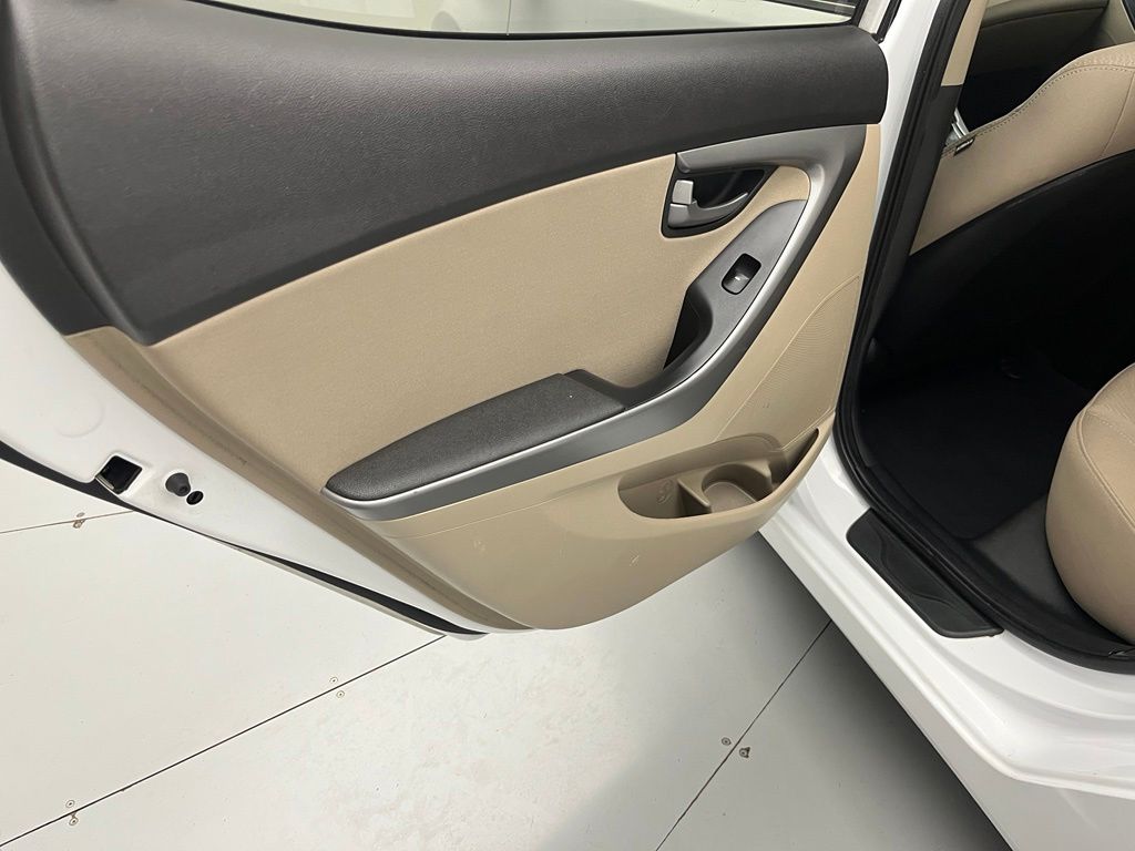 Thumbnail: 2016 Hyundai Elantra - 32