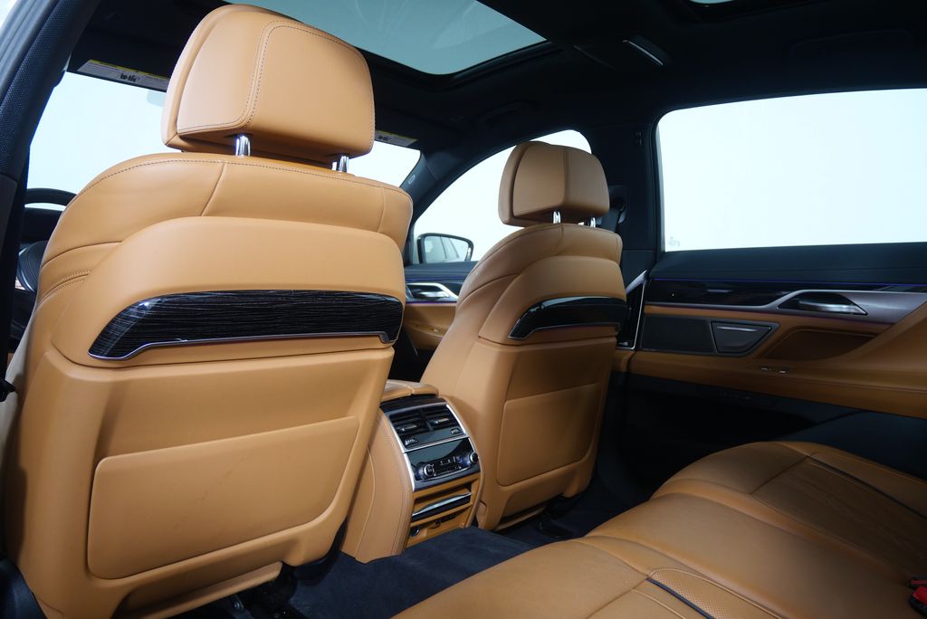 Thumbnail: 2022 BMW 7 Series - 18