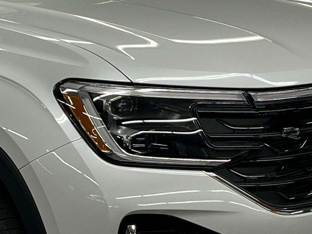 New Opal White Pearl 2026 Volkswagen Atlas Cross Sport 2.0T SEL