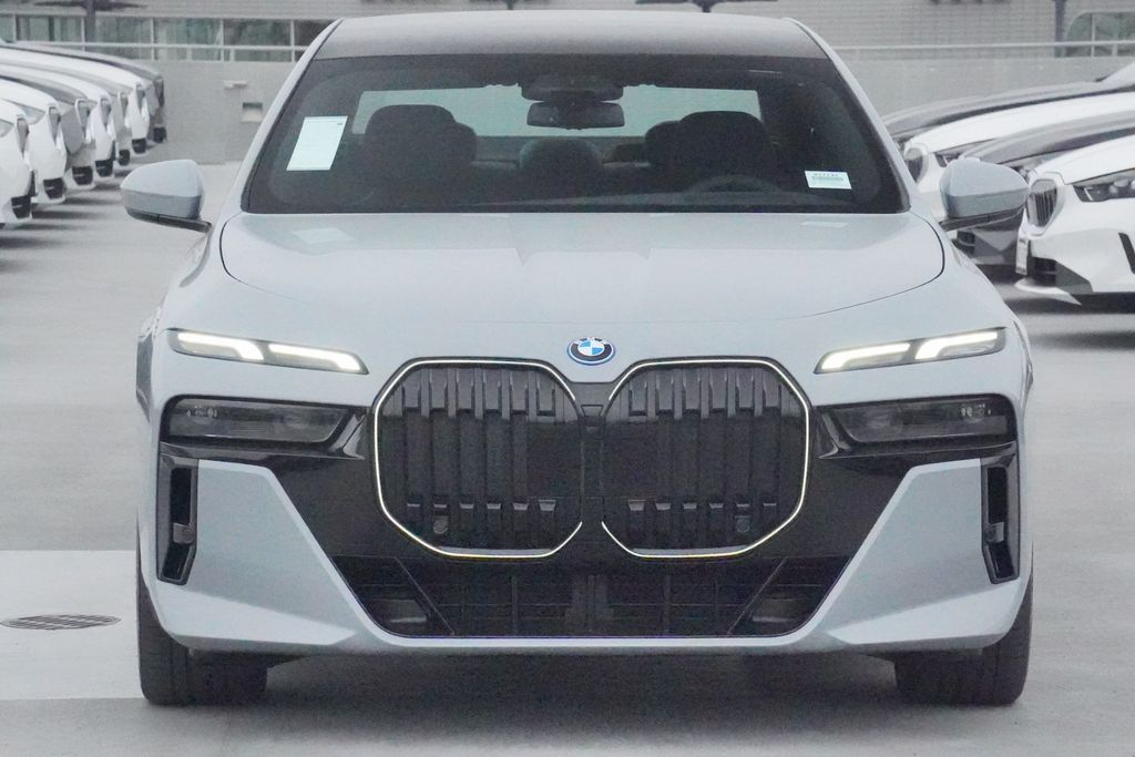 2025 BMW 7 Series 750e xDrive 2