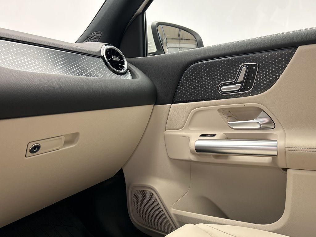 Thumbnail: 2025 Mercedes-Benz GLA - 20