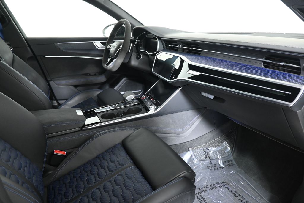 Thumbnail: 2024 Audi RS 6 - 27