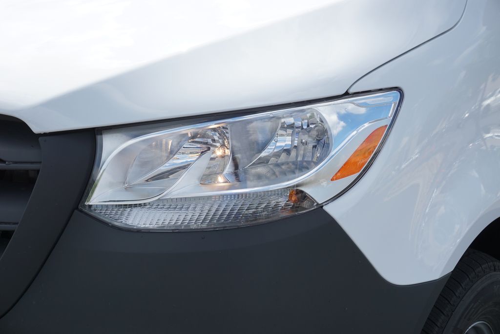 Thumbnail: 2025 Mercedes-Benz Sprinter - 9