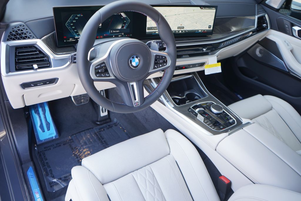 2025 BMW X7 M60i 11