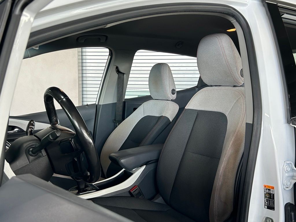 Used 2020 Summit White Chevrolet LT image 15
