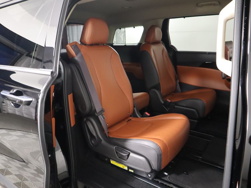 Thumbnail: 2024 Kia Carnival - 23