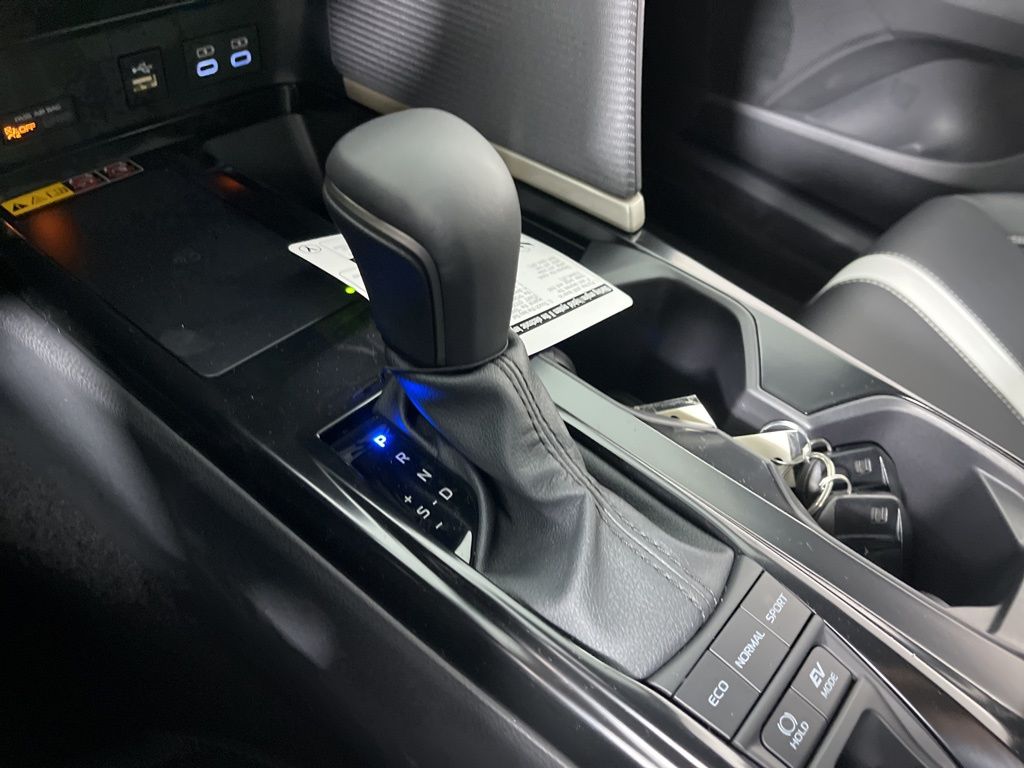 2025 Toyota Camry SE 31