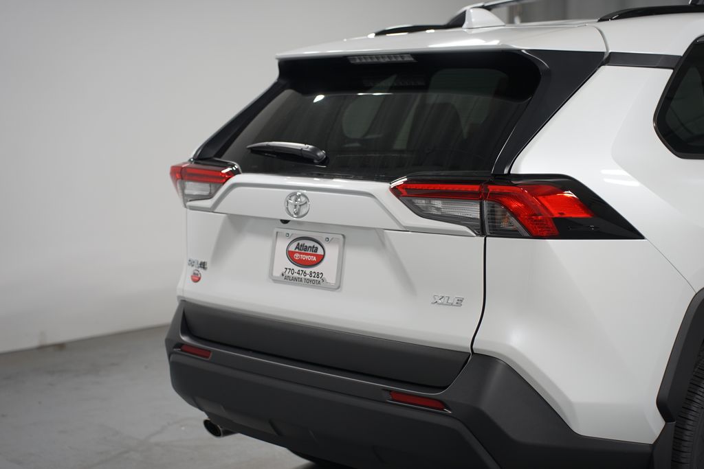 2025 Toyota RAV4 XLE Premium 9