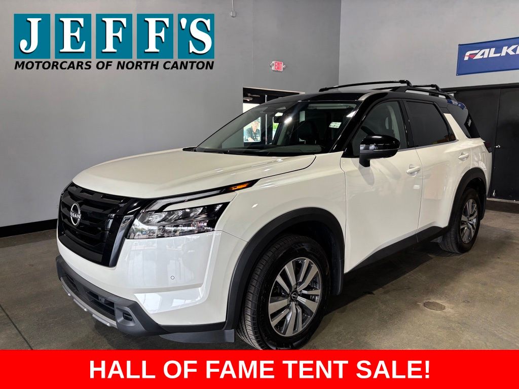 Pearl White Tricoat/Super Black 2023 Nissan Pathfinder SUV / Crossover All-Wheel Drive 9-Speed Automatic