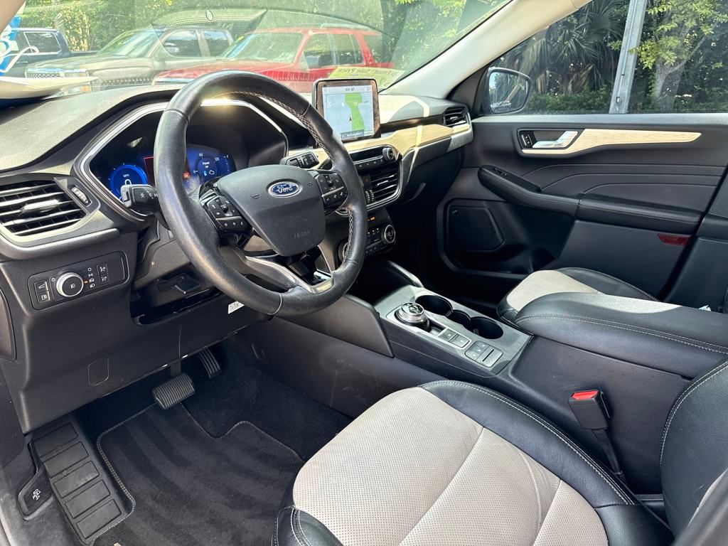 2021 Ford Escape Titanium Hybrid photo 3