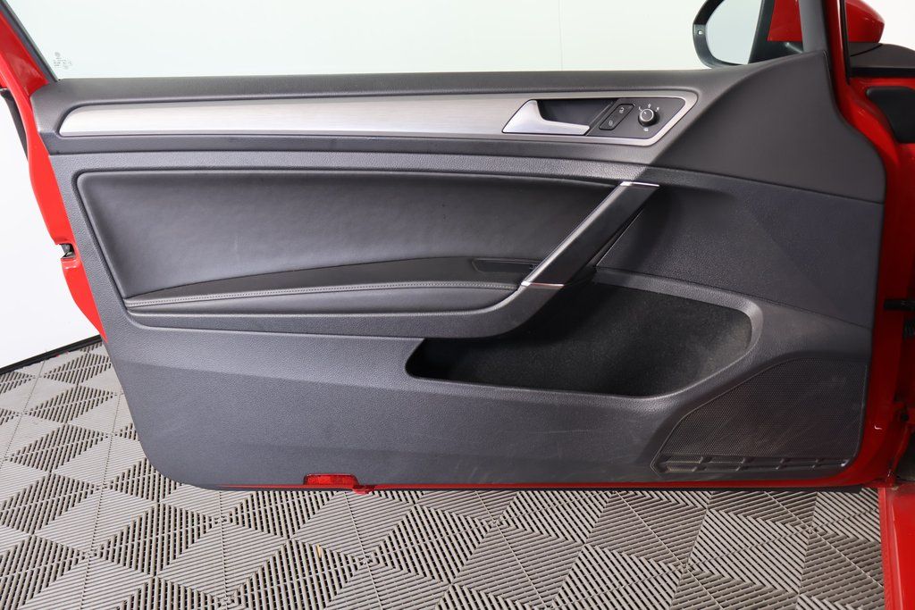 Thumbnail: 2015 Volkswagen Golf - 10