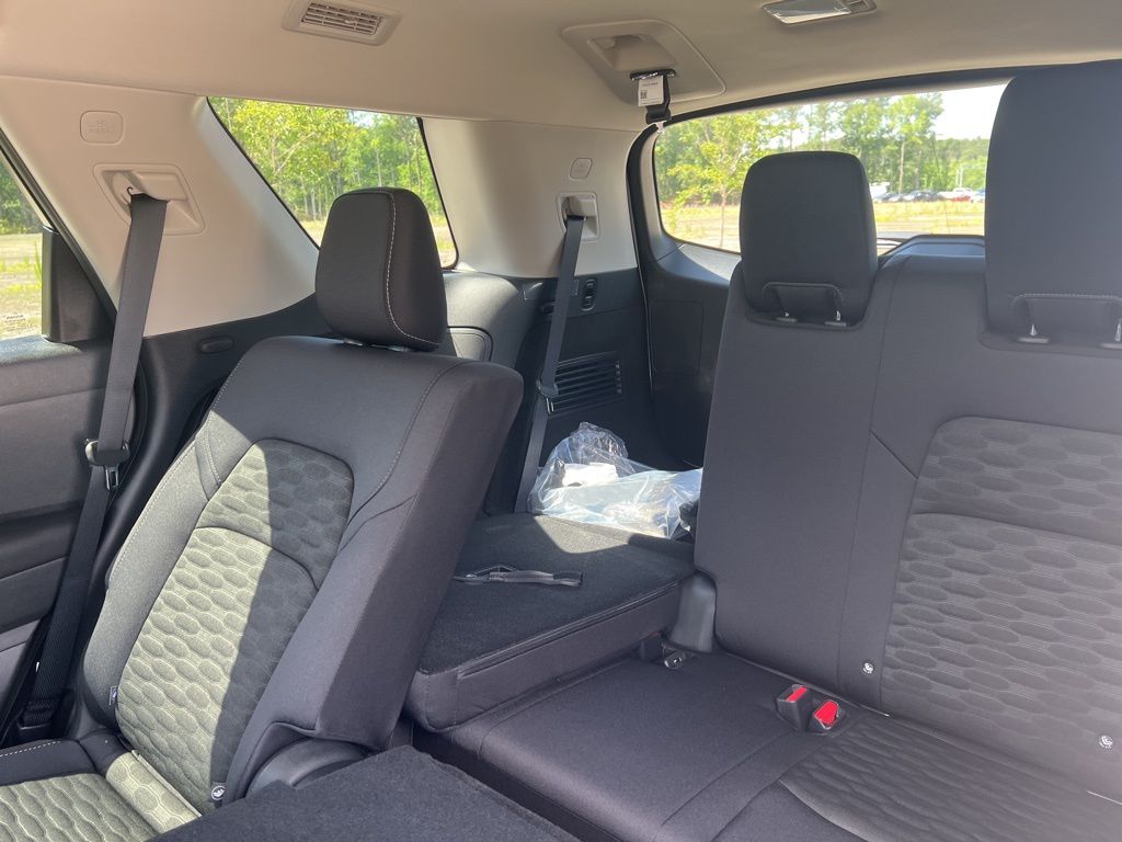 2025 Glacier White Nissan Pathfinder S FWD SUV