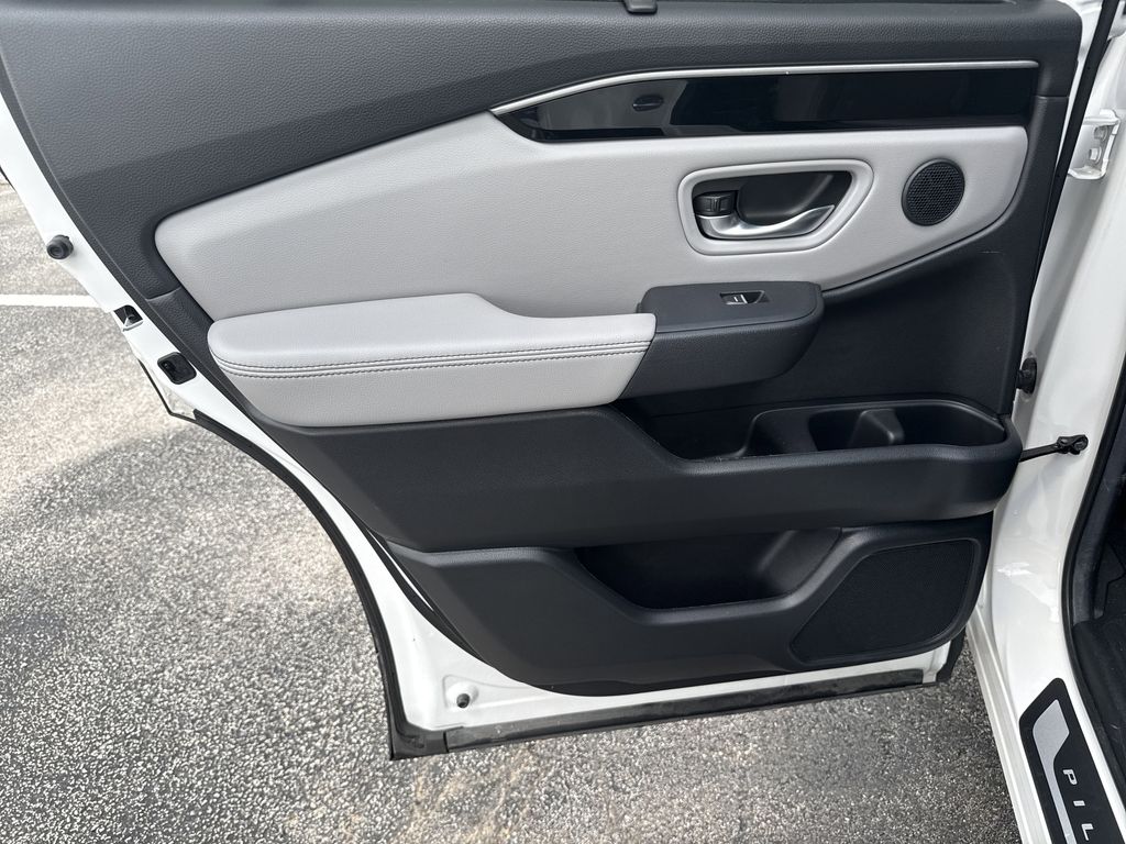 2025 Honda Pilot EX-L White at Community Honda