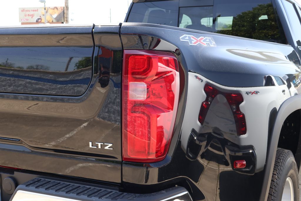 2025 Chevrolet Silverado 3500 LTZ 10