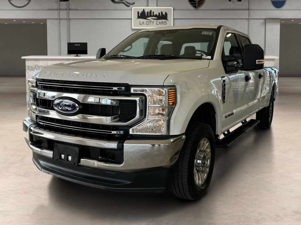 Oxford White 2022 Ford F-250 Super Duty XLT Crew Cab 4WD Pickup Truck Four-Wheel Drive Automatic