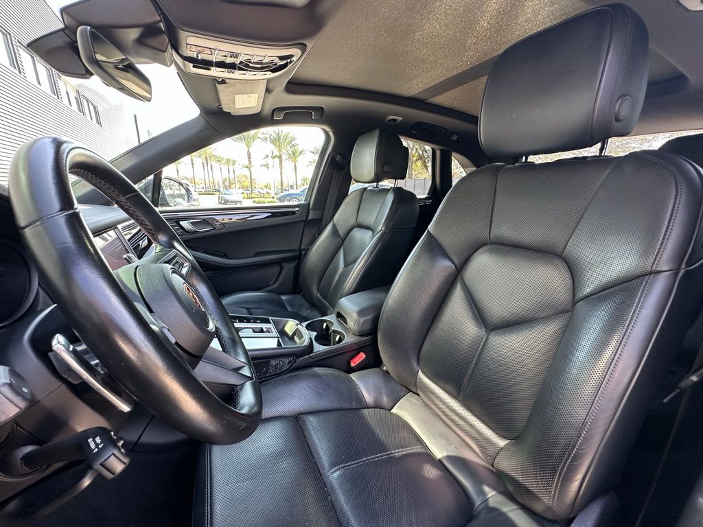 Thumbnail: 2023 Porsche Macan - 5